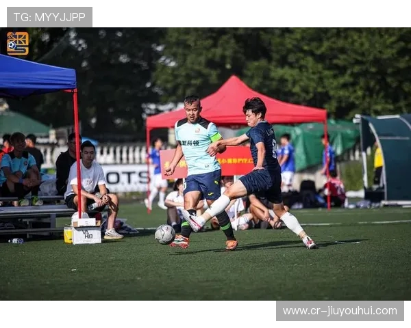 精彩足球回顾盘点：经典赛事与震撼进球的完美呈现